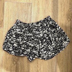 COPY - Lululemon track that shorts 3'